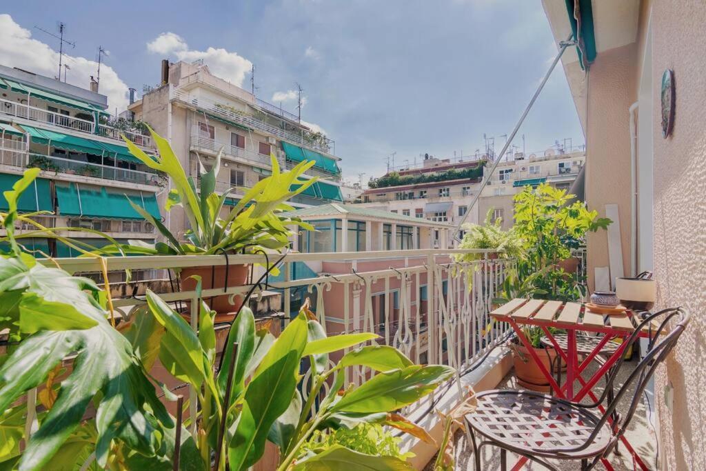 Iphigenia 2 Bedroom Retro Downtown Apartment Atena Exterior foto