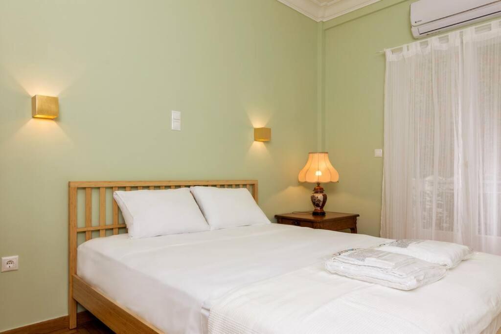 Iphigenia 2 Bedroom Retro Downtown Apartment Atena Exterior foto