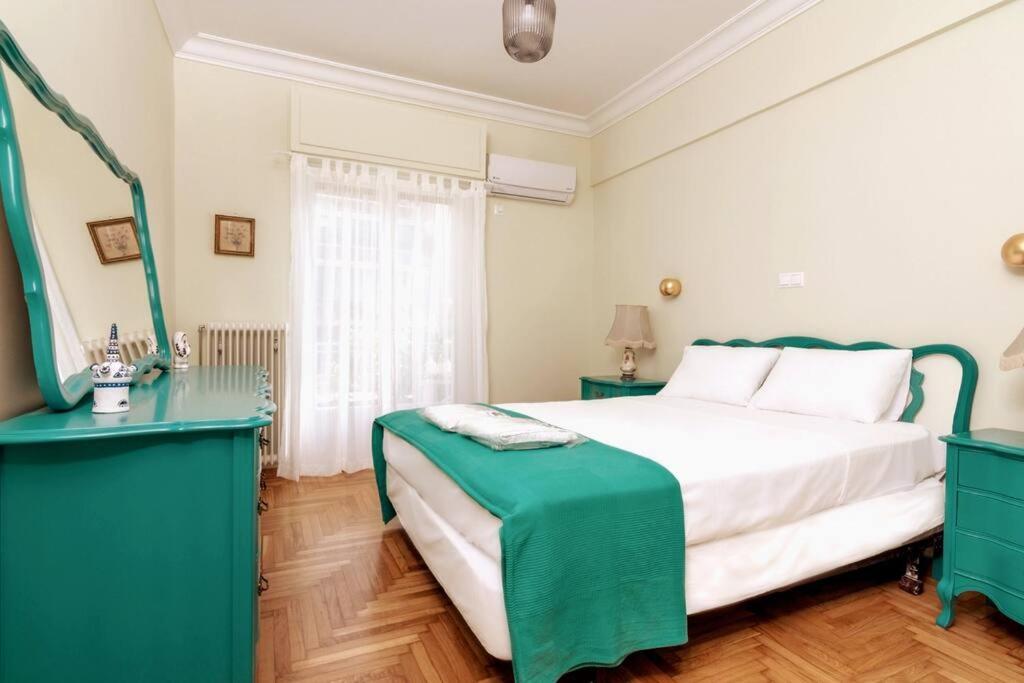 Iphigenia 2 Bedroom Retro Downtown Apartment Atena Exterior foto