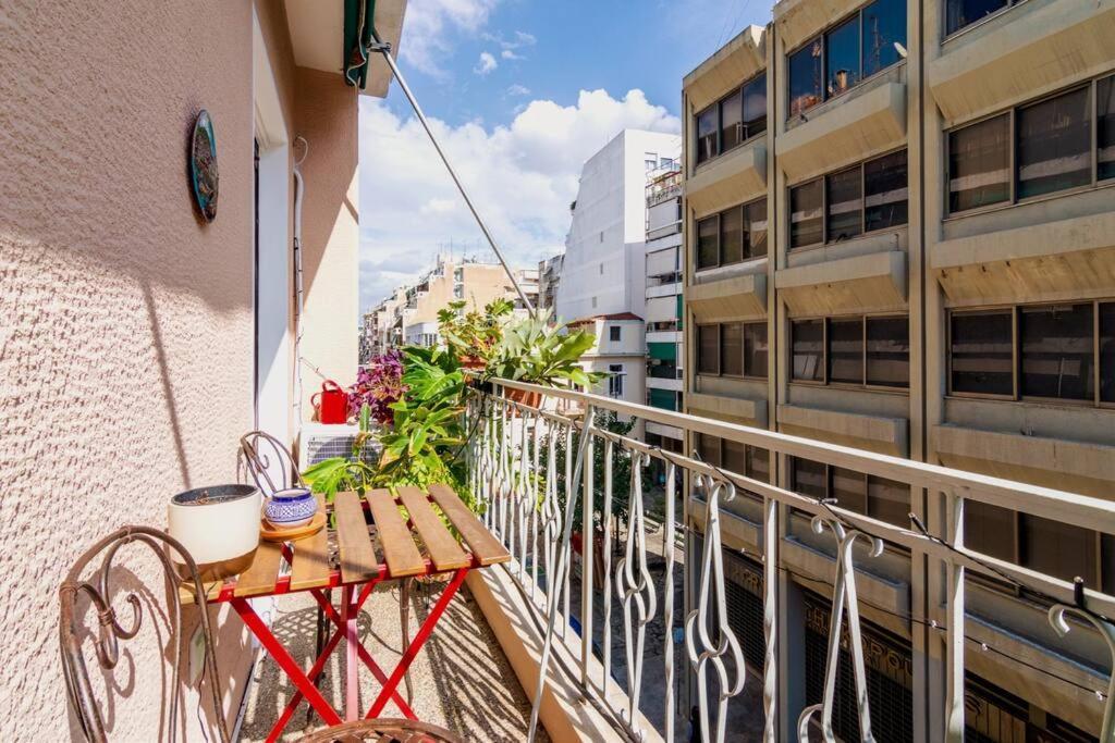 Iphigenia 2 Bedroom Retro Downtown Apartment Atena Exterior foto